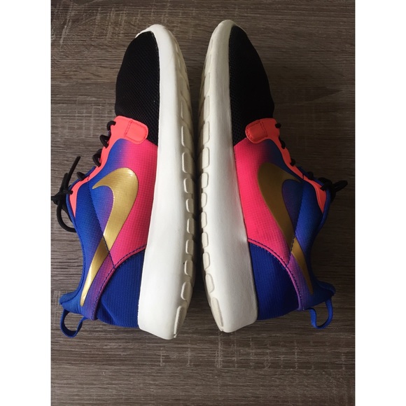 SOLD VIA MERC! NIKE ROSHE RUN HYPERFUSE PREMIUM - Picture 2 of 8